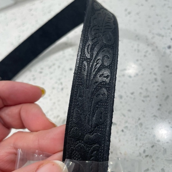 Most Wanted Black Leather Tooled Belt Round Turquoise Stone Buckle NEW Medium main image 6